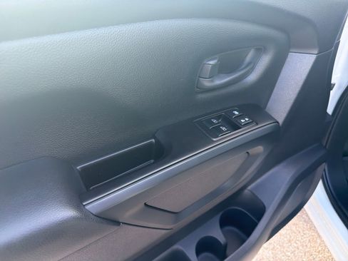 Used 2022 Nissan Titan S image 12