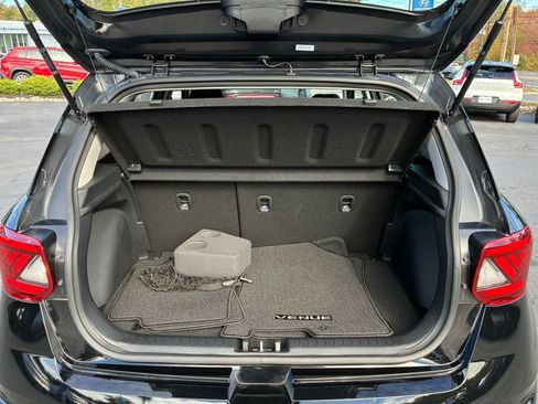 Used 2025 Hyundai Venue SE image 12