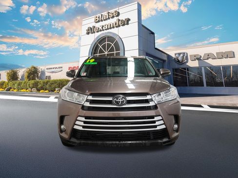 Used 2019 Toyota Highlander XLE image 9