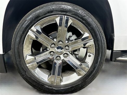 Used 2018 Chevrolet Suburban Premier image 41