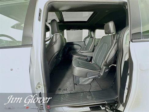 New 2026 Chrysler Pacifica Limited w/ S Appearance Package image 13