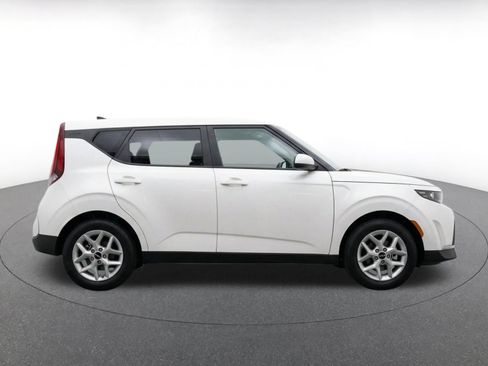 Used 2025 Kia Soul LX w/ LX Technology Package FWD image 10
