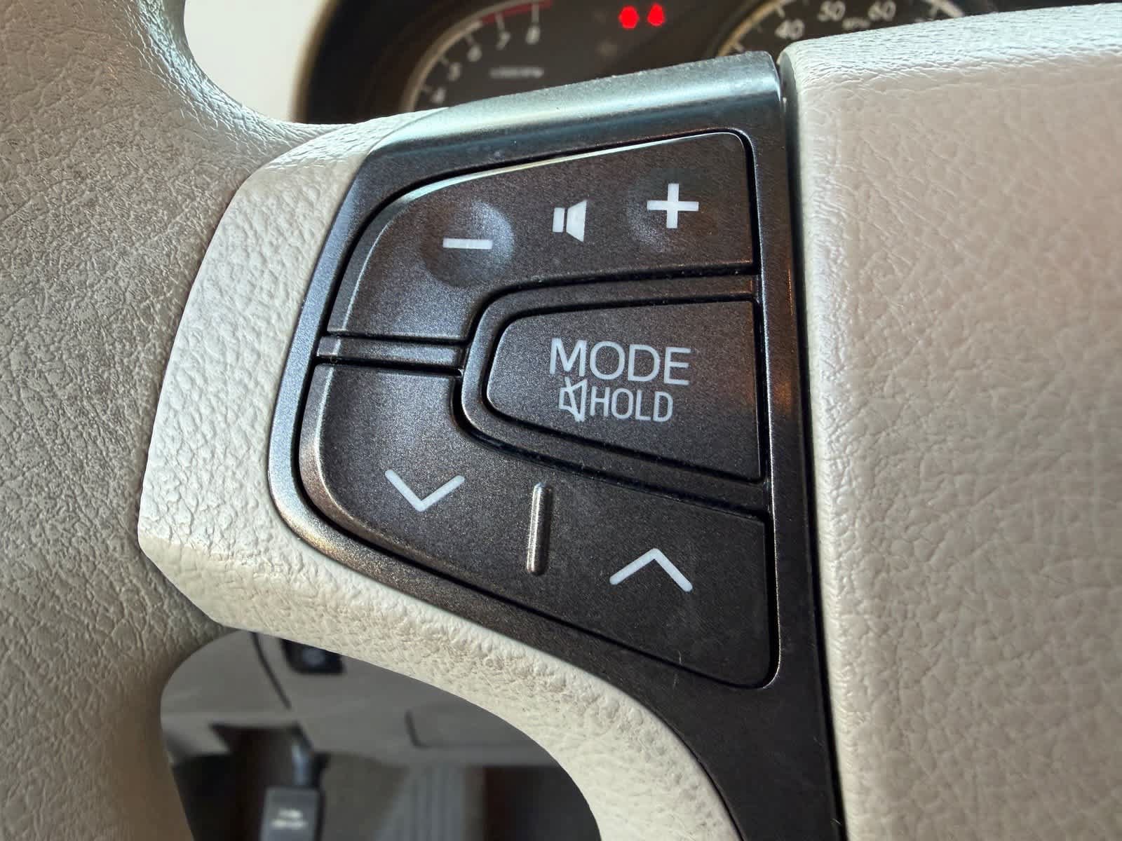 Used 2013 Toyota Sienna LE w/ Towing Pkg FWD image 10