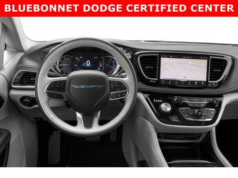 Used 2023 Chrysler Pacifica Touring-L FWD image 4