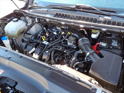 Used 2020 Ford Edge SE image 11