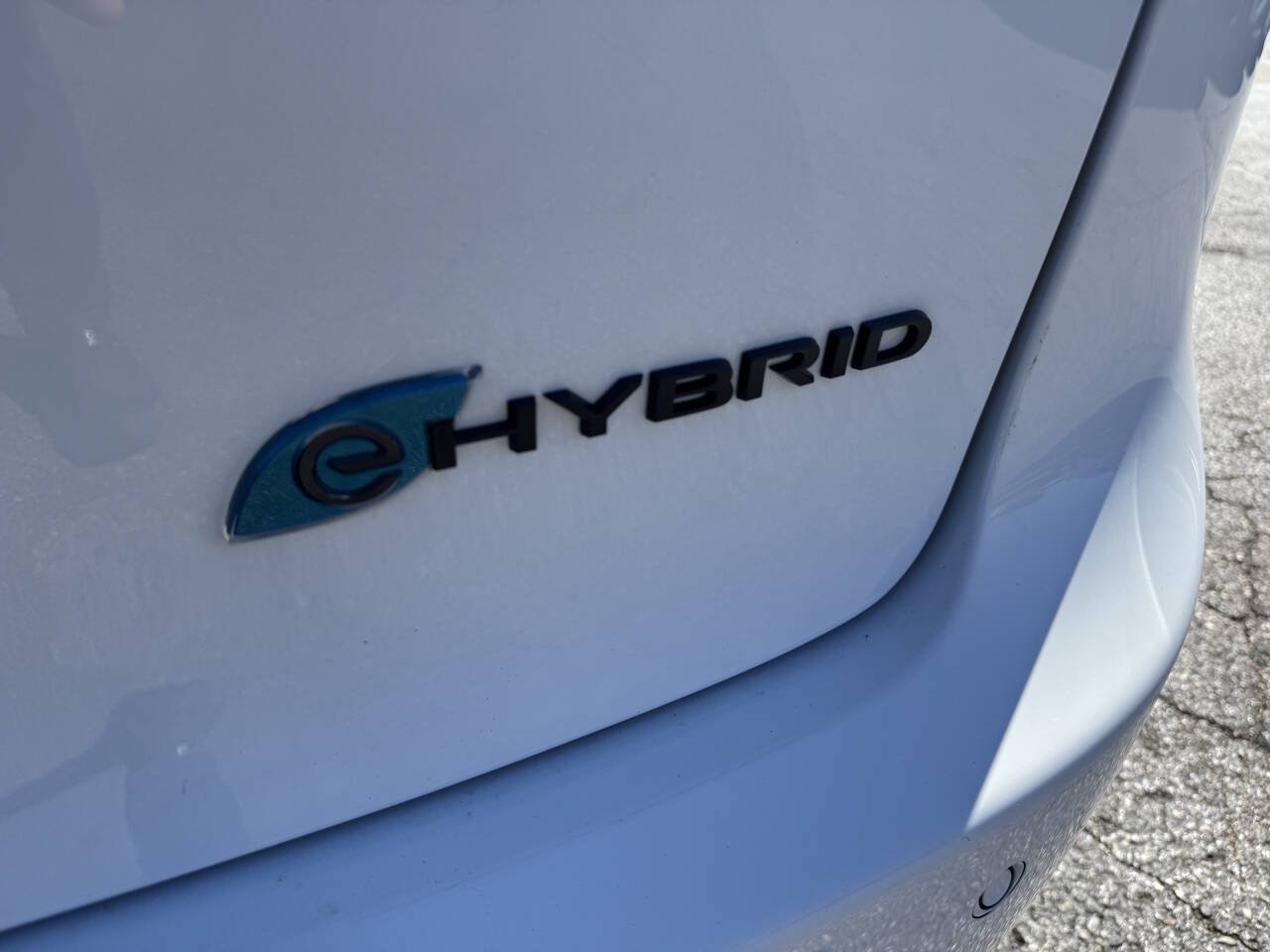 Used 2023 Chrysler Pacifica Limited w/ Uconnect Theater Family Group FWD image 29