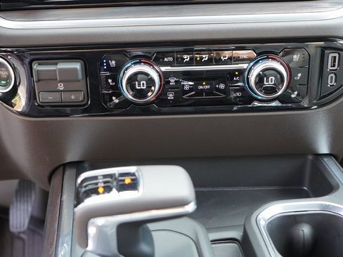 New 2026 GMC Sierra 1500 SLT image 14