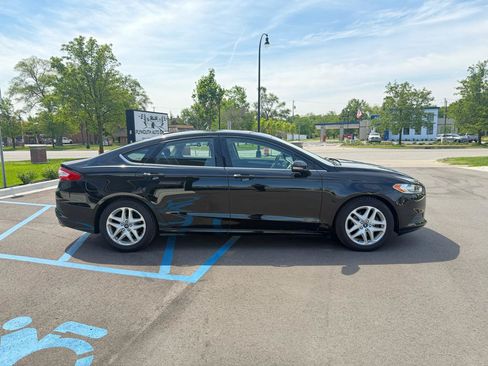 Used 2016 Ford Fusion SE FWD image 4
