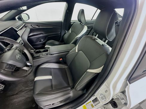 Used 2026 Toyota Camry SE FWD image 13