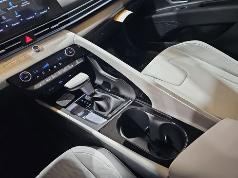 New 2026 Hyundai Elantra Limited FWD image 23