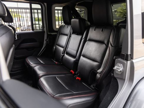Used 2019 Jeep Wrangler Unlimited Rubicon AWD/4WD image 37