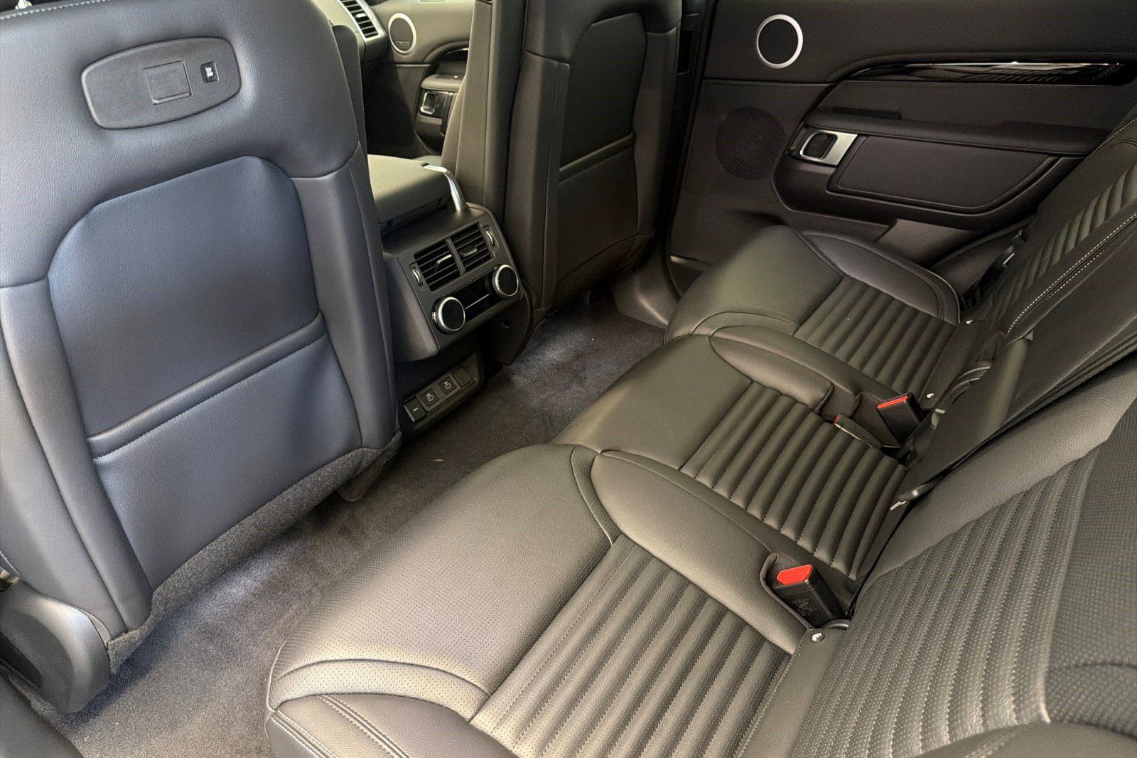 New 2026 Land Rover Discovery S AWD/4WD image 24