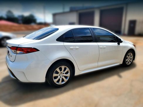 Used 2021 Toyota Corolla LE FWD image 17