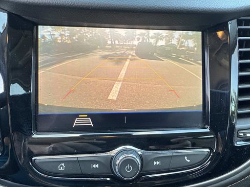 Used 2022 Chevrolet Trax LT w/ LT Convenience Package image 22