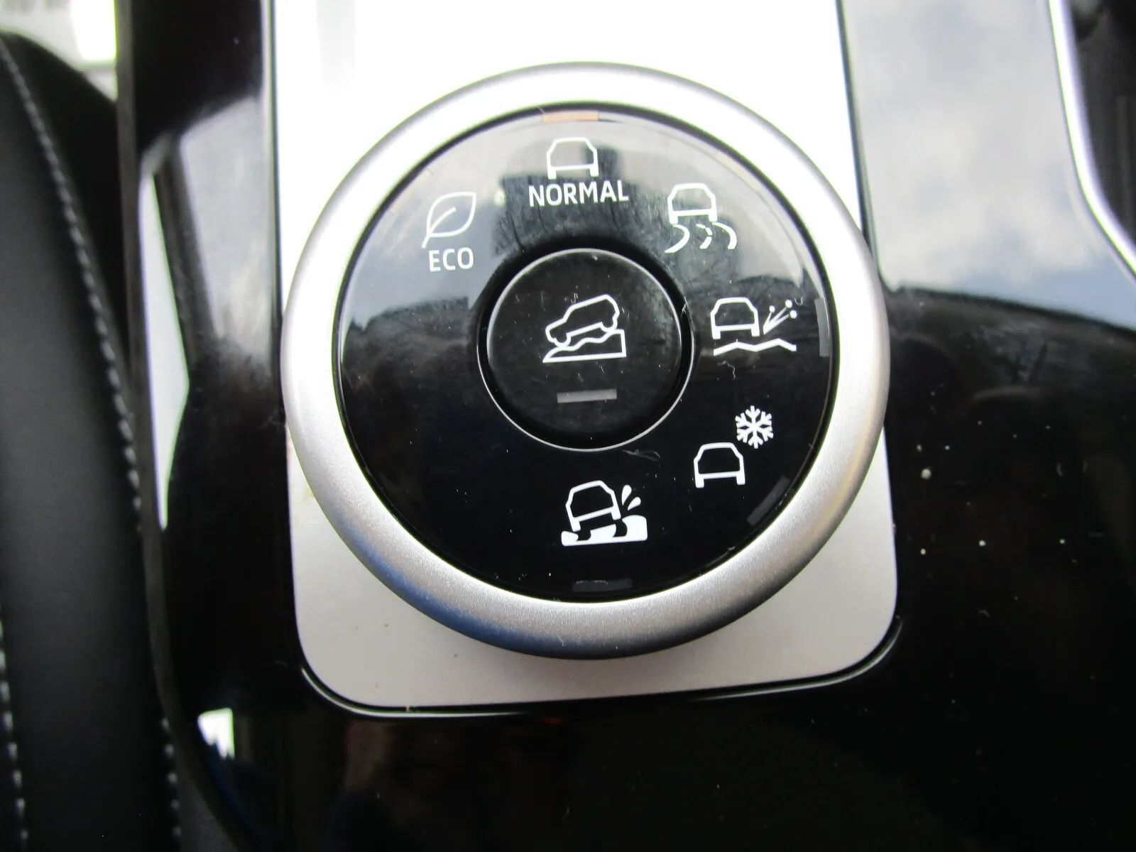 Used 2025 Mitsubishi Outlander SE AWD/4WD image 33
