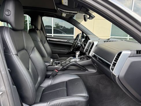 Used 2017 Porsche Cayenne S AWD/4WD image 34