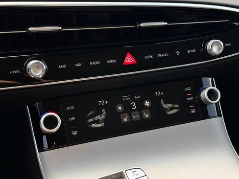 New 2026 Genesis GV70 2.5T Select AWD/4WD image 32
