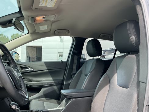Certified 2022 Buick Encore GX Preferred w/ Cold Weather Comfort Package AWD/4WD image 5