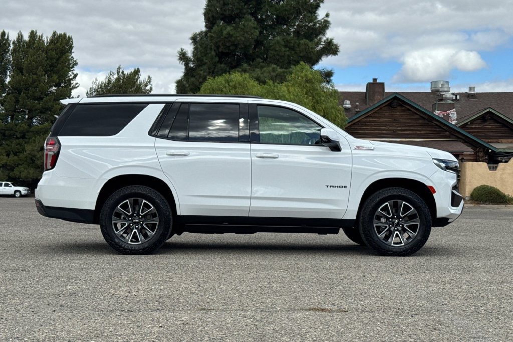 Used 2024 Chevrolet Tahoe Z71 w/ Luxury Package AWD/4WD image 3