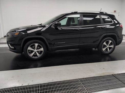 Used 2019 Jeep Cherokee Limited AWD/4WD image 2