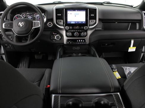 New 2026 RAM 1500 4x4 Crew Cab image 9