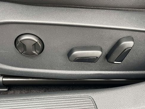 Used 2025 Volkswagen Jetta SE image 24