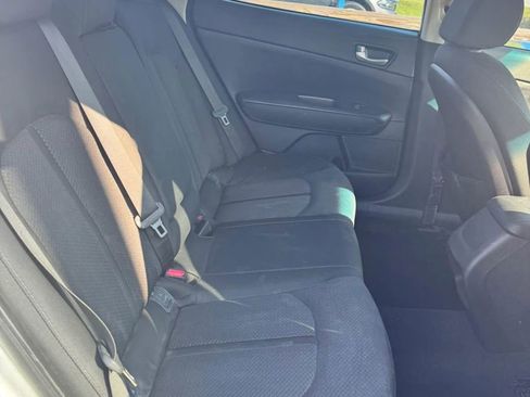 Used 2016 Kia Optima LX w/ Option Group 014 FWD image 17