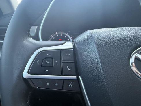 Used 2023 Toyota Highlander XLE FWD image 11