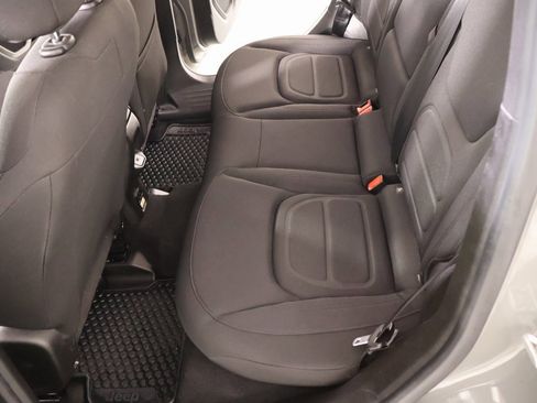 Used 2022 Jeep Renegade Latitude w/ Convenience Group image 13