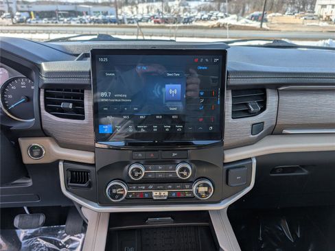 Used 2024 Ford Expedition Limited image 19