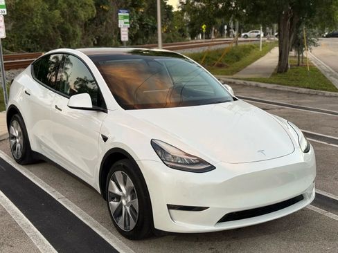 Used 2020 Tesla Model Y Long Range image 4
