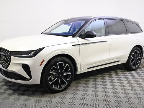 New 2026 Lincoln Nautilus Reserve image 2