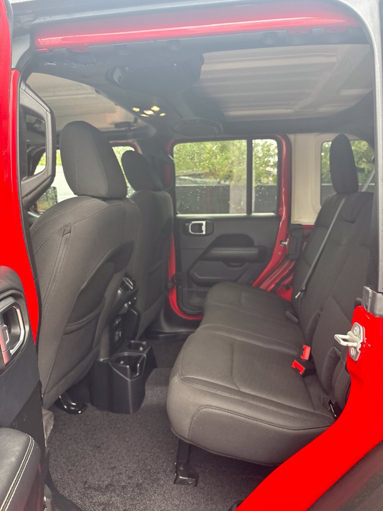 Used 2019 Jeep Wrangler Unlimited Sahara AWD/4WD image 14