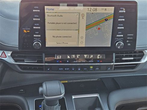 Used 2024 Toyota Sienna XLE Woodland Edition image 18