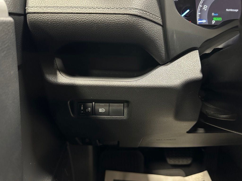 Used 2025 Toyota RAV4 LE AWD/4WD image 17