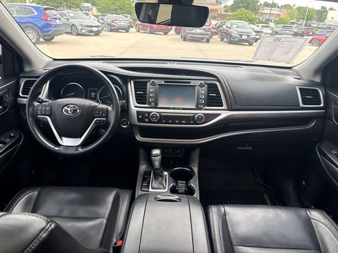Used 2017 Toyota Highlander Limited AWD/4WD image 39