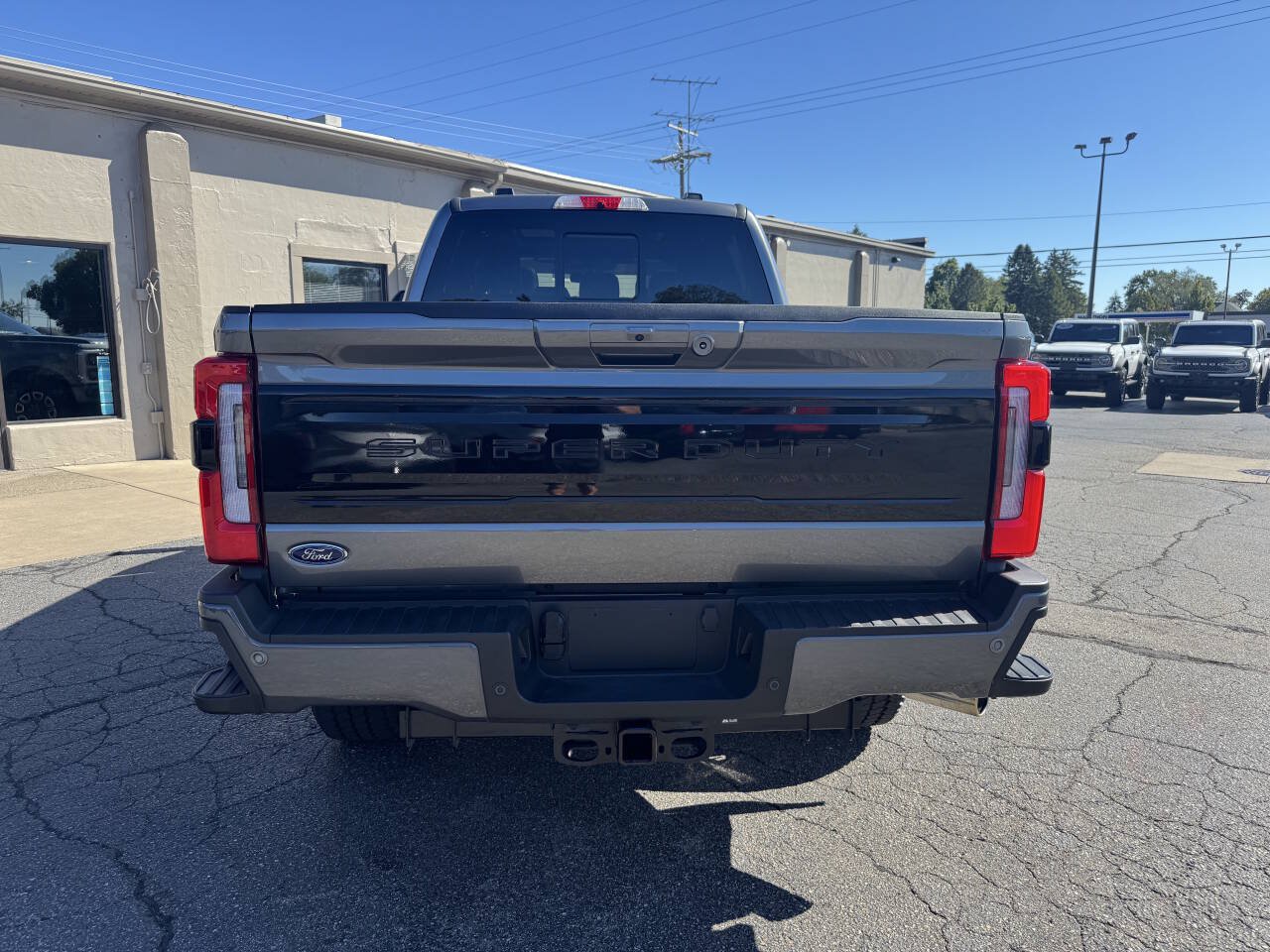 Used 2025 Ford F250 Platinum AWD/4WD image 4