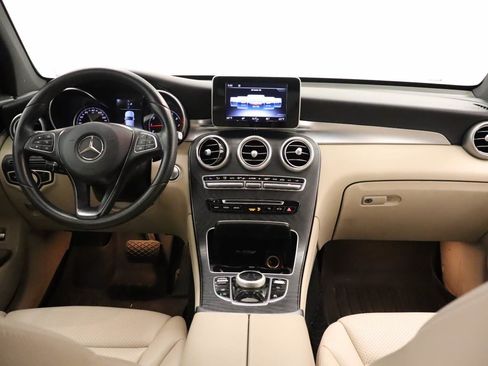 Used 2018 Mercedes-Benz GLC 300 4MATIC image 6