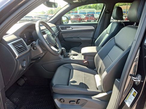 Used 2023 Volkswagen Atlas Cross Sport SE FWD image 12