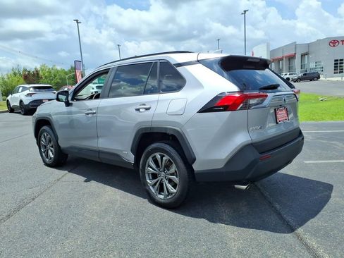 Used 2022 Toyota RAV4 XLE Premium AWD/4WD image 24