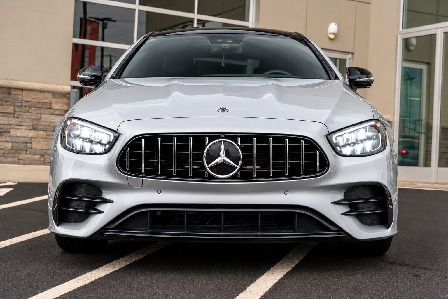 Used 2023 Mercedes-Benz E 450 Coupe image 3