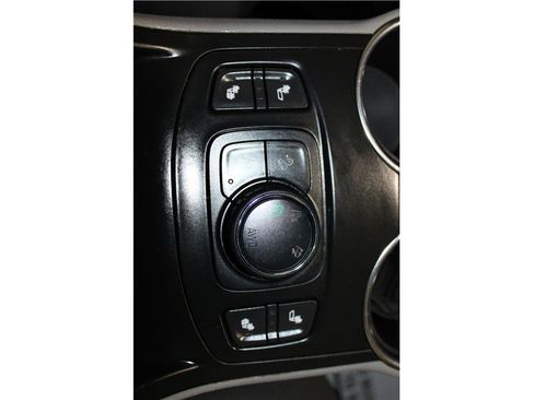 Used 2023 GMC Terrain SLT image 34