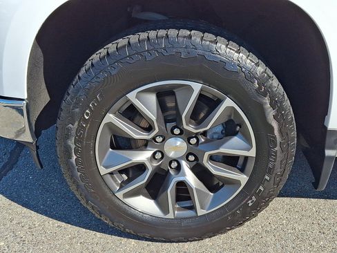 Used 2024 Chevrolet Silverado 1500 LT AWD/4WD image 8