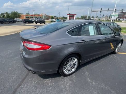 Used 2014 Ford Fusion SE w/ Equipment Group 202A FWD image 2