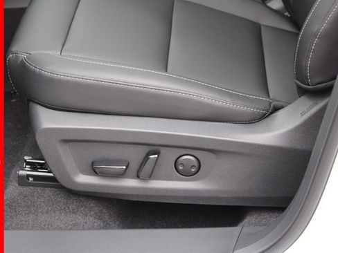 New 2025 Nissan Murano SL image 11