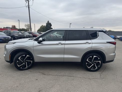 Used 2022 Mitsubishi Outlander SE image 4