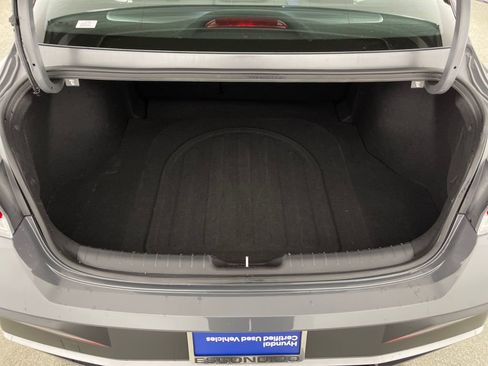 Certified 2025 Hyundai Elantra Limited FWD image 10