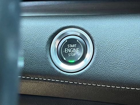 Used 2022 Cadillac Escalade ESV Premium Luxury w/ Performance Package AWD/4WD image 22
