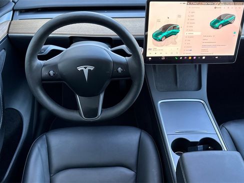 Used 2024 Tesla Model Y 2WD image 14