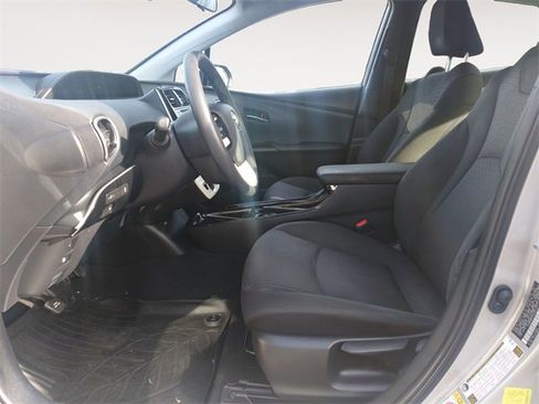 Used 2017 Toyota Prius Prime image 9